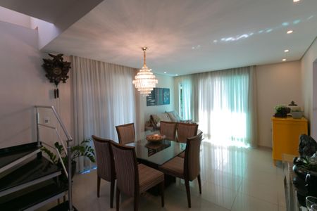 Apartamento à venda com 180m², 3 quartos e 2 vagas Apartamento à venda com 180m², 3 quartos e 2 vagasSala de Jantar