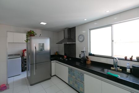 Apartamento à venda com 180m², 3 quartos e 2 vagas Apartamento à venda com 180m², 3 quartos e 2 vagasCozinha