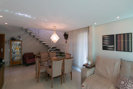 Apartamento à venda com 180m², 3 quartos e 2 vagas Apartamento à venda com 180m², 3 quartos e 2 vagasSala de Jantar