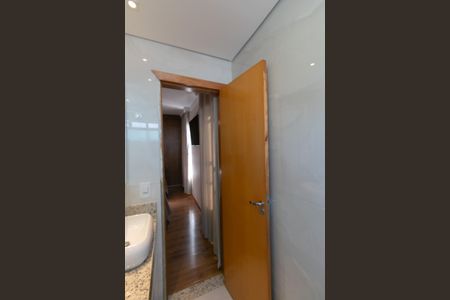 Apartamento à venda com 180m², 3 quartos e 2 vagas Apartamento à venda com 180m², 3 quartos e 2 vagasBanheiro Suite