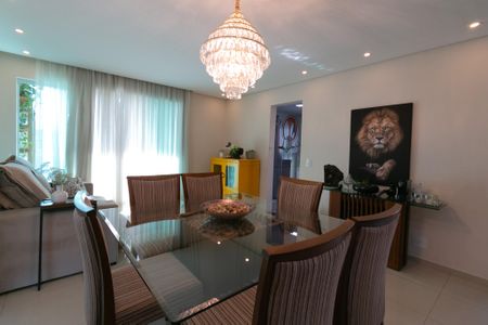 Apartamento à venda com 180m², 3 quartos e 2 vagas Apartamento à venda com 180m², 3 quartos e 2 vagasSala de Jantar