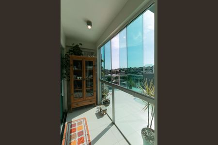 Apartamento à venda com 180m², 3 quartos e 2 vagas Apartamento à venda com 180m², 3 quartos e 2 vagasVaranda