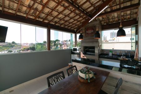 Apartamento à venda com 180m², 3 quartos e 2 vagas Apartamento à venda com 180m², 3 quartos e 2 vagasVaranda gourmet