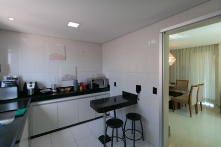 Apartamento à venda com 180m², 3 quartos e 2 vagas Apartamento à venda com 180m², 3 quartos e 2 vagasCozinha