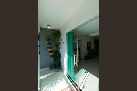 Apartamento à venda com 180m², 3 quartos e 2 vagas Apartamento à venda com 180m², 3 quartos e 2 vagasVaranda