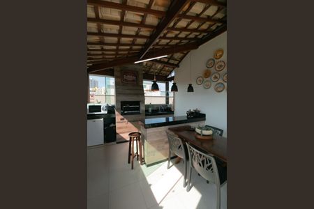 Apartamento à venda com 180m², 3 quartos e 2 vagas Apartamento à venda com 180m², 3 quartos e 2 vagasVaranda gourmet