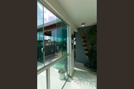 Apartamento à venda com 180m², 3 quartos e 2 vagas Apartamento à venda com 180m², 3 quartos e 2 vagasVaranda