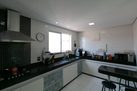 Apartamento à venda com 180m², 3 quartos e 2 vagas Apartamento à venda com 180m², 3 quartos e 2 vagasCozinha