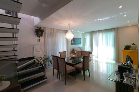 Apartamento à venda com 180m², 3 quartos e 2 vagas Apartamento à venda com 180m², 3 quartos e 2 vagasSala de Jantar