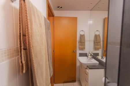 Apartamento à venda com 95m², 3 quartos e 2 vagas Apartamento à venda com 95m², 3 quartos e 2 vagasBanheiro da Suíte