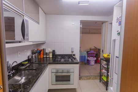 Apartamento à venda com 95m², 3 quartos e 2 vagas Apartamento à venda com 95m², 3 quartos e 2 vagasCozinha