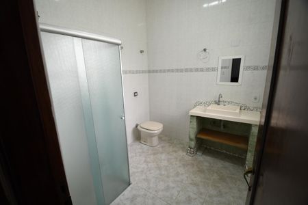 Casa à venda com 208m², 3 quartos e 2 vagasBanheiro 2