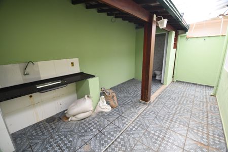 Casa à venda com 208m², 3 quartos e 2 vagasQuintal