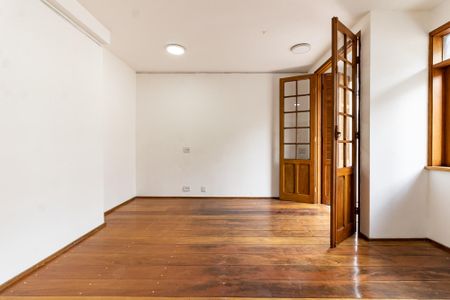 Casa à venda com 300m², 5 quartos e 2 vagasQuarto 1