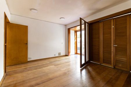 Casa à venda com 300m², 5 quartos e 2 vagasQuarto 2