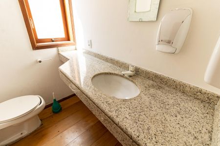 Casa à venda com 300m², 5 quartos e 2 vagasLavabo