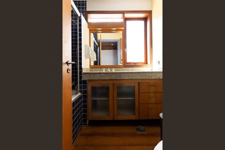 Casa à venda com 300m², 5 quartos e 2 vagasBanheiro