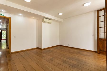 Casa à venda com 300m², 5 quartos e 2 vagasQuarto 4