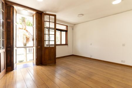 Casa à venda com 300m², 5 quartos e 2 vagasQuarto 4