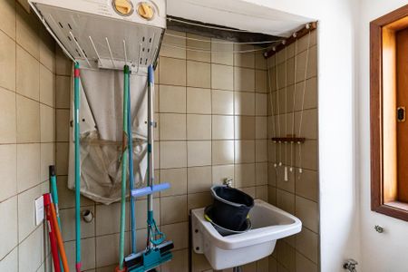 Casa à venda com 300m², 5 quartos e 2 vagasLavanderia