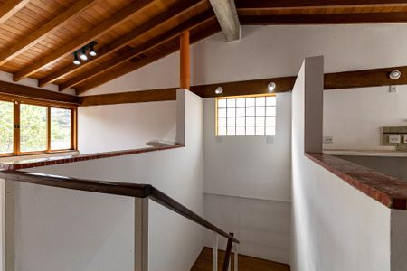 Casa à venda com 300m², 5 quartos e 2 vagasEscada