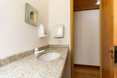 Casa à venda com 300m², 5 quartos e 2 vagasLavabo