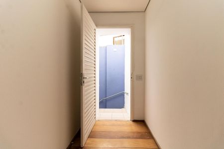 Casa à venda com 300m², 5 quartos e 2 vagasEscada