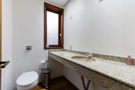 Casa à venda com 300m², 5 quartos e 2 vagasLavabo