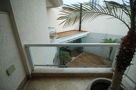 Casa à venda com 285m², 3 quartos e 4 vagas Casa à venda com 285m², 3 quartos e 4 vagasVaranda - Quarto 3