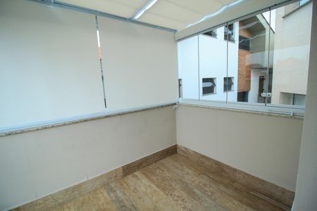 Casa à venda com 285m², 3 quartos e 4 vagas Casa à venda com 285m², 3 quartos e 4 vagasQuarto 1