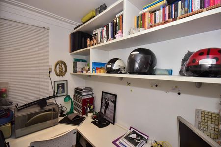 Apartamento à venda com 109m², 2 quartos e 2 vagas Apartamento à venda com 109m², 2 quartos e 2 vagasEscritório