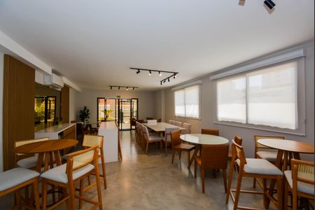 Apartamento à venda com 66m², 2 quartos e 1 vaga Apartamento à venda com 66m², 2 quartos e 1 vagaÁrea comum - Salão de festas