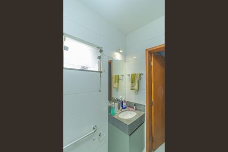 Casa à venda com 147m², 3 quartos e 8 vagas Casa à venda com 147m², 3 quartos e 8 vagasBanheiro 2