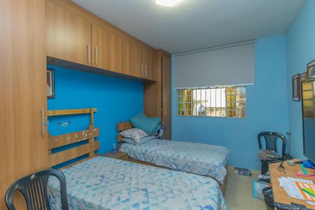 Casa à venda com 147m², 3 quartos e 8 vagas Casa à venda com 147m², 3 quartos e 8 vagasQuarto 2