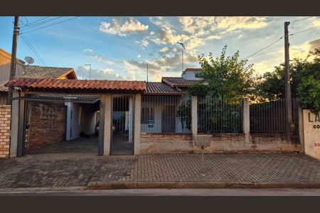 Casa à venda com 100m², 3 quartos e 3 vagasFachada