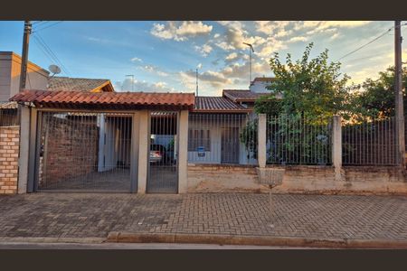 Casa à venda com 100m², 3 quartos e 3 vagasFachada