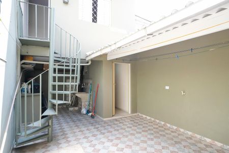 Casa à venda com 138m², 2 quartos e 1 vagaÁrea de serviço e quintal