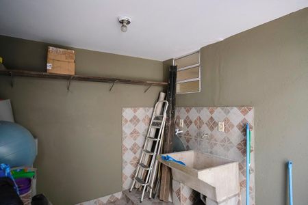 Casa à venda com 138m², 2 quartos e 1 vagaÁrea de serviço e quintal