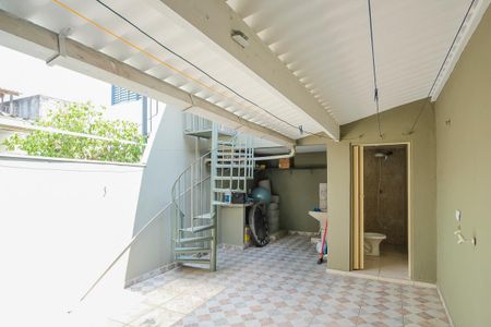 Casa à venda com 138m², 2 quartos e 1 vagaÁrea de serviço e quintal