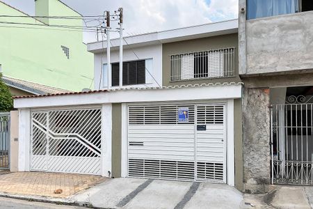 Casa à venda com 138m², 2 quartos e 1 vagaFachada + plaquinha