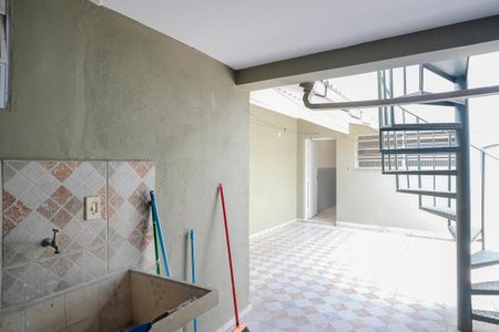 Casa à venda com 138m², 2 quartos e 1 vagaÁrea de serviço e quintal