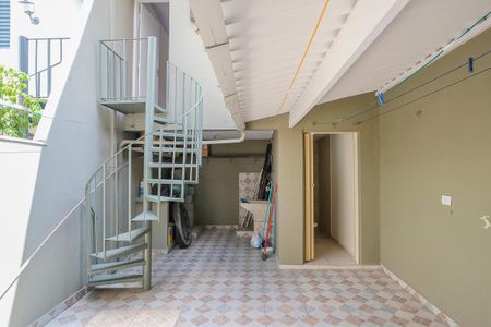 Casa à venda com 138m², 2 quartos e 1 vagaÁrea de serviço e quintal