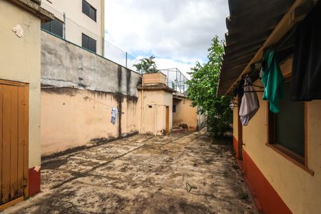 Casa à venda com 498m², 2 quartos e 1 vaga Casa à venda com 498m², 2 quartos e 1 vagaQuintal