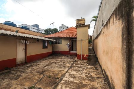 Casa à venda com 498m², 2 quartos e 1 vaga Casa à venda com 498m², 2 quartos e 1 vagaQuintal