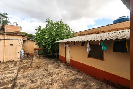 Casa à venda com 498m², 2 quartos e 1 vaga Casa à venda com 498m², 2 quartos e 1 vagaQuintal