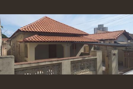 Casa à venda com 498m², 2 quartos e 1 vaga Casa à venda com 498m², 2 quartos e 1 vagaFachada