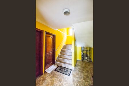 Apartamento para alugar com 47m², 2 quartos e 1 vaga Apartamento para alugar com 47m², 2 quartos e 1 vagaEscada