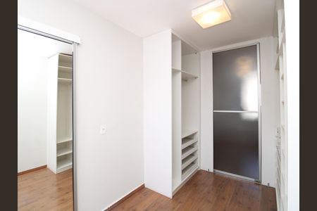 Casa de condomínio para alugar com 120m², 2 quartos e 3 vagasCloset da Suíte