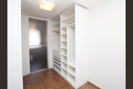 Casa de condomínio para alugar com 120m², 2 quartos e 3 vagasCloset da Suíte