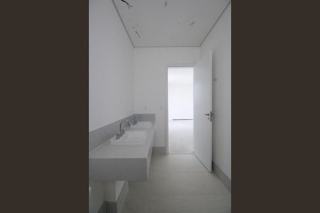 Apartamento à venda com 189m², 3 quartos e 3 vagasBanheiro da Suíte 1